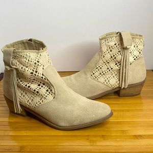 American Eagle Outfitters Boots Ivory Suede with Eyelet Lace Ankle Boots